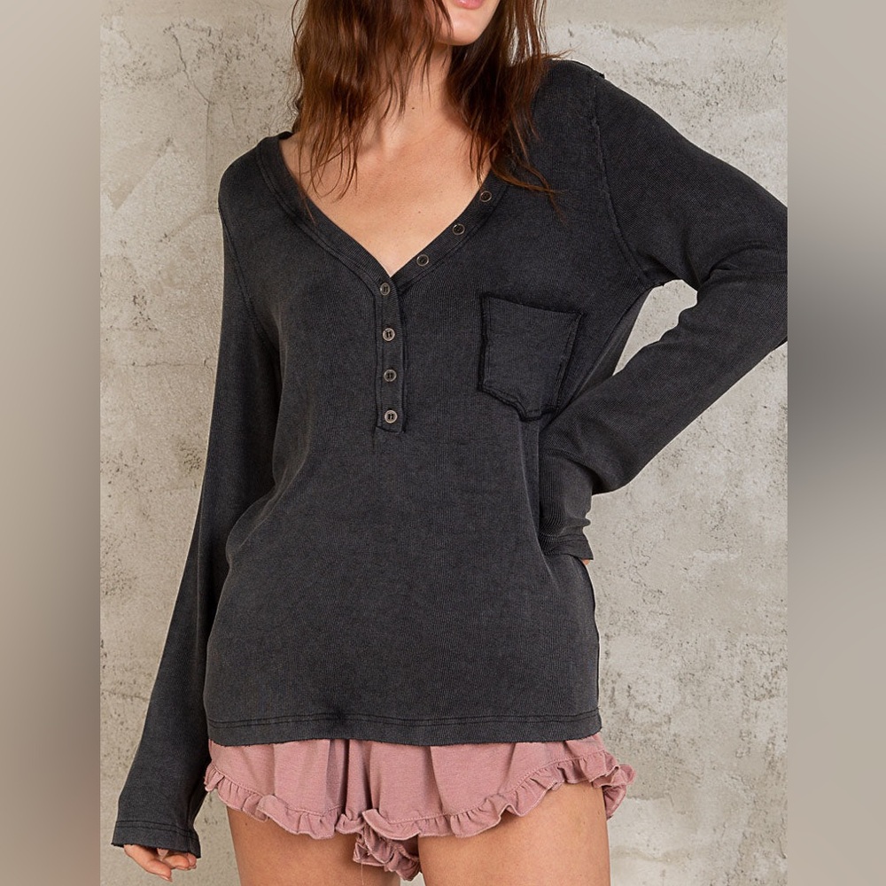 POL Never Late V-Neck Button Down Long Sleeve Top